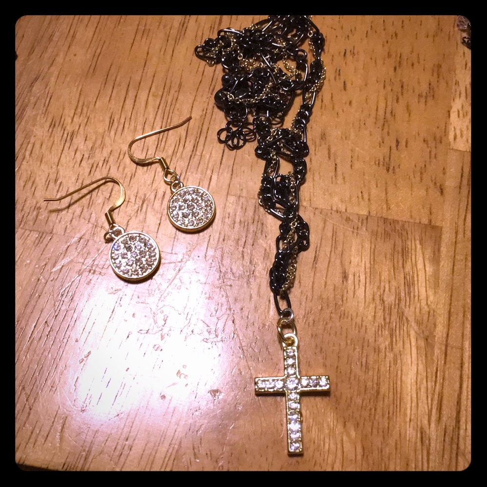 Earings and necklace set